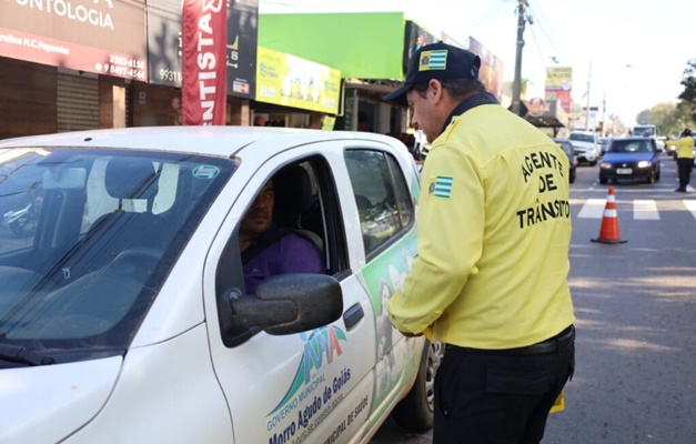 Campanha Maio Amarelo conscientiza aparecidenses sobre segurança no trânsito