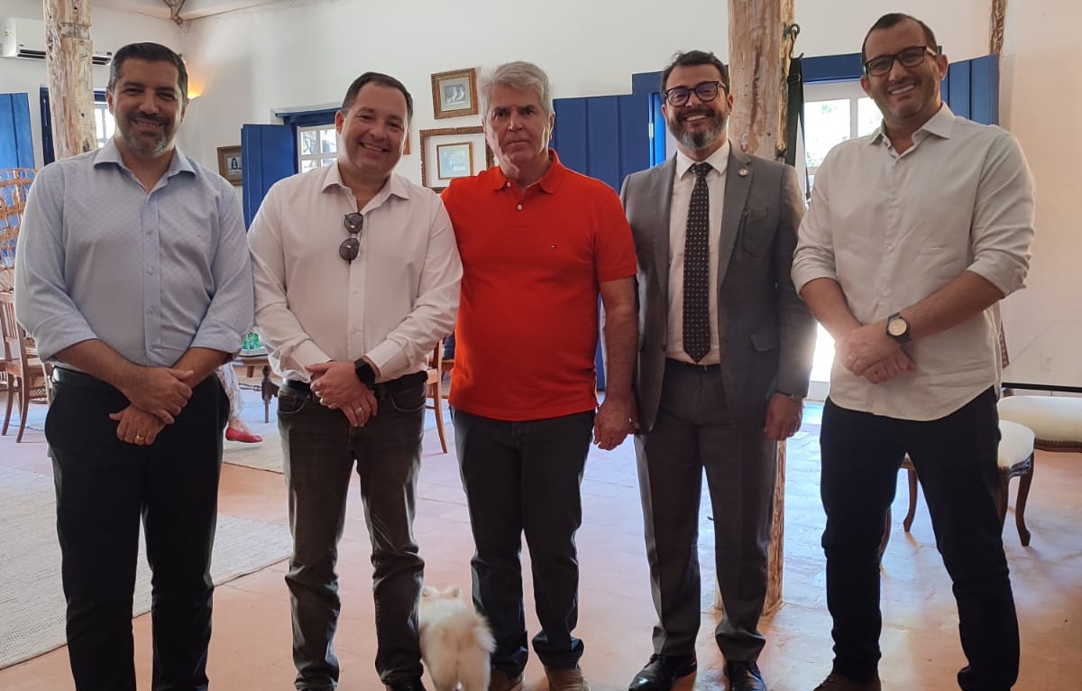 Candidato ao Senado, Leonardo Rizzo recebe advogados na cidade de Goiás