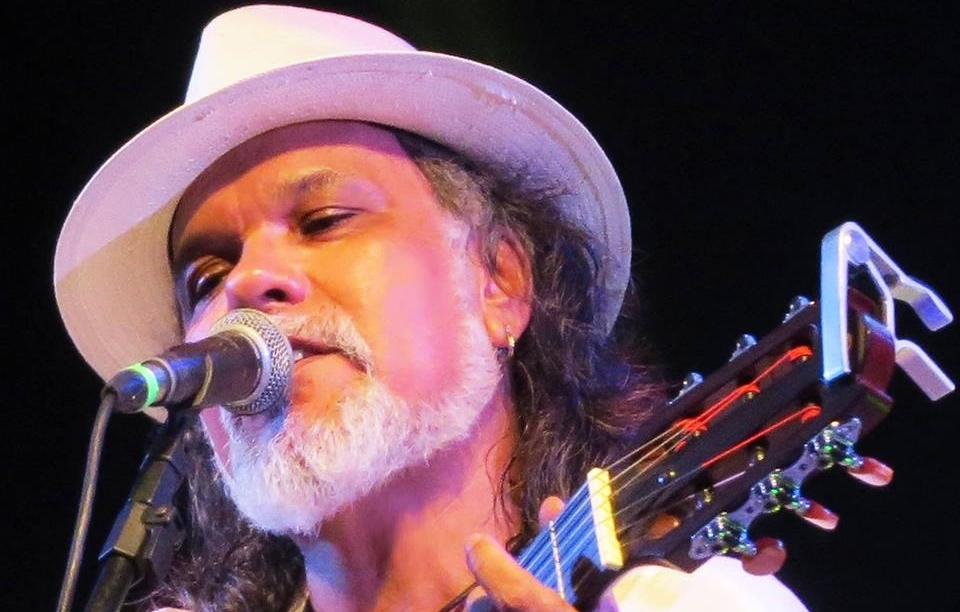 Cantor e compositor Pádua faz show gratuito em parque de Goiânia 