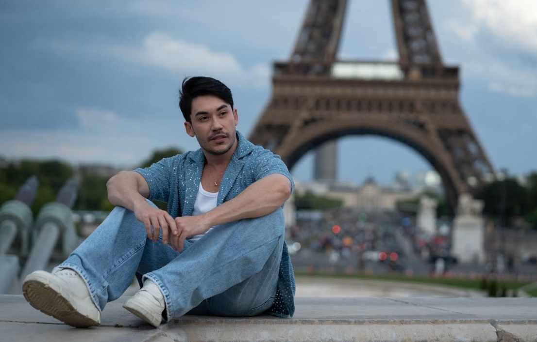 Cantor Hugo Vitti lança clipe gravado em Paris; confira