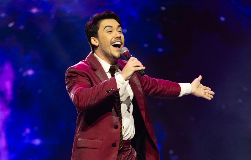 Cantor Hugo Vitti se apresenta em Goiânia com especial de Natal 