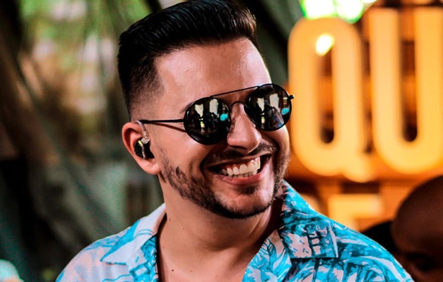 Cantor Kleber, da dupla sertaneja com Kaue, morre de covid-19