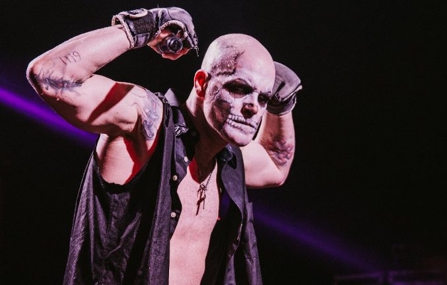 Cantor Michale Graves anuncia show em Goiânia