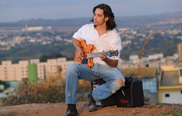Cantor Pedro Scalon se apresenta em Goiânia nesta quarta-feira (28/12)