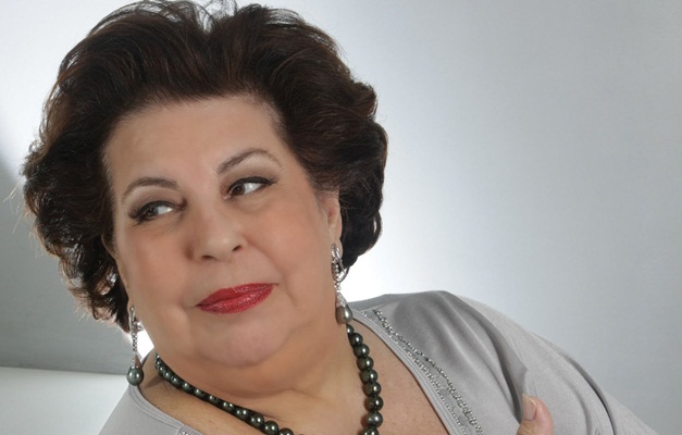 Cantora Nana Caymmi, de 74 anos, é internada no Rio de Janeiro