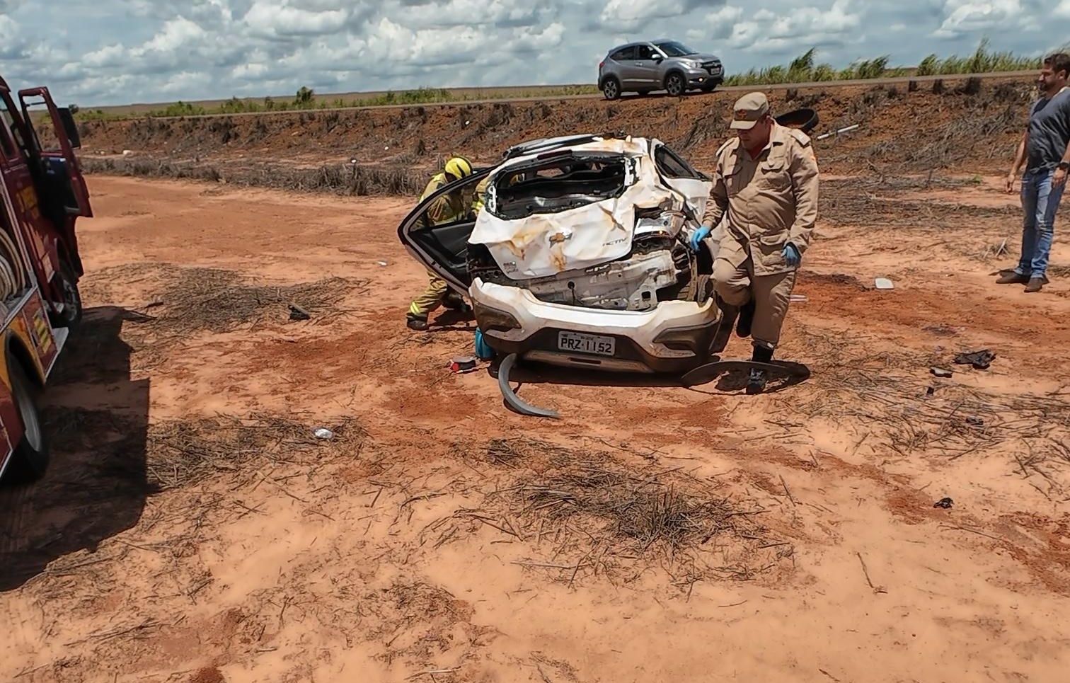 Capotamento deixa uma pessoa morta e 2 feridas em Chapadão do Céu