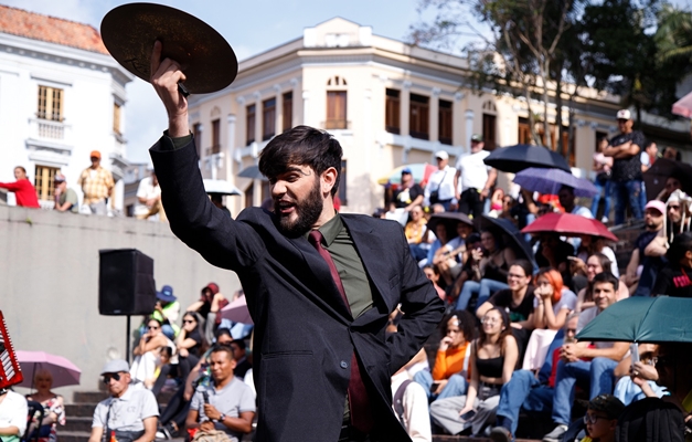 Caravana leva teatro de rua, cinema e oficinas ao interior de Goiás