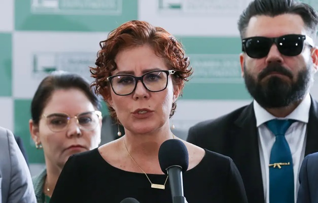 Carla Zambelli nega ter contratado hacker para prejudicar Moraes