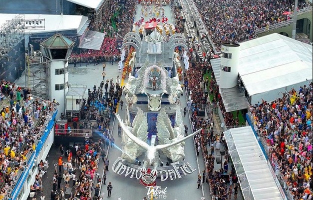 Carnaval de SP 2023: Gaviões, Vila Maria e Rosas empolgam em 1º dia de desfiles