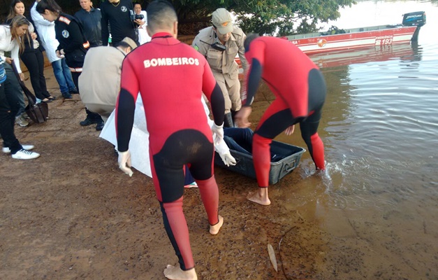 Carro cai no Rio Paranaíba e passageiros morrem afogados em Itumbiara 