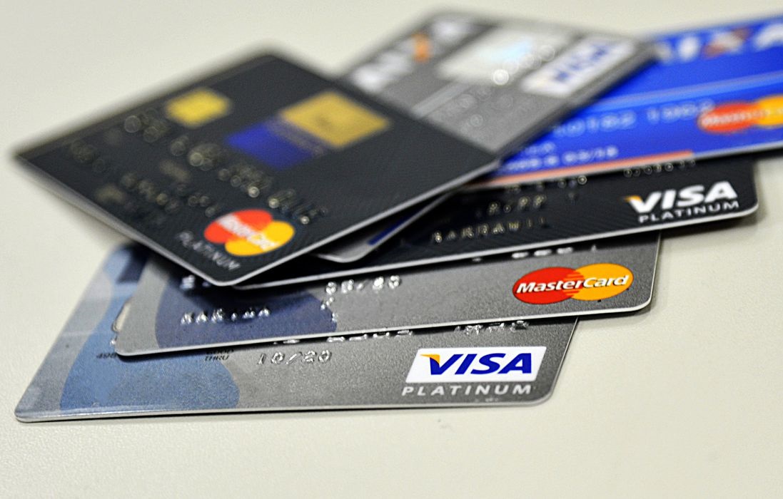 Cartão de crédito passa a usar cotação do dólar do dia da compra