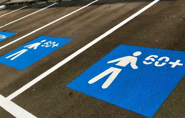Cartão especial de estacionamento de idoso passa a ter validade vitalícia