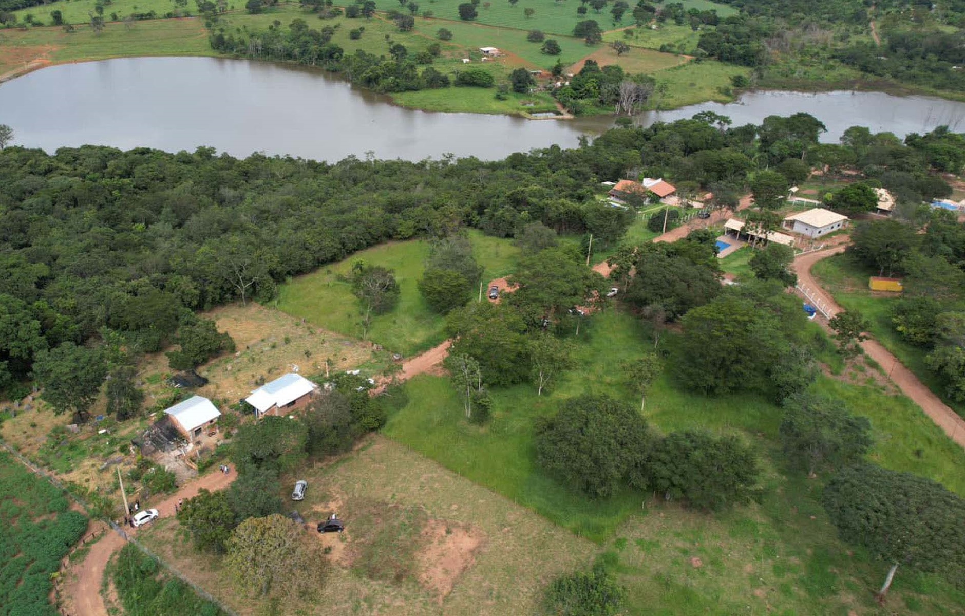 Casas de luxo em área clandestina geram prejuízo ambiental em Senador Canedo