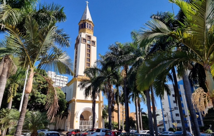 Catedral de Goiânia recebe missa em louvor à Padroeira da capital