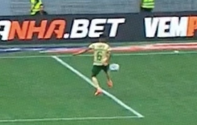 CBF divulga áudio do VAR de lance polêmico entre Vasco e Palmeiras; 'Recolhe o braço'