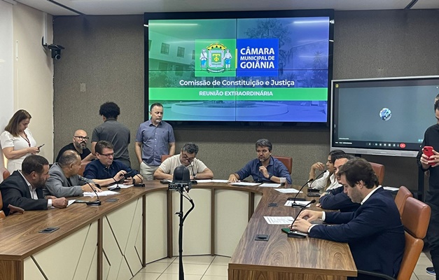 CCJ da Câmara de Goiânia aprova criação de cota de R$ 15 mil para vereadores