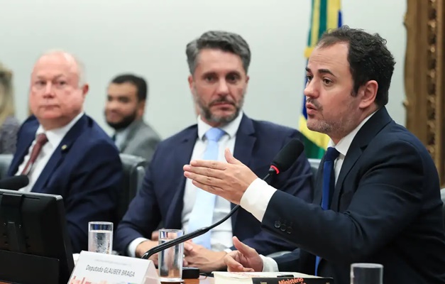 CCJ da Câmara nega recurso contra cassação do mandato de Glauber Braga