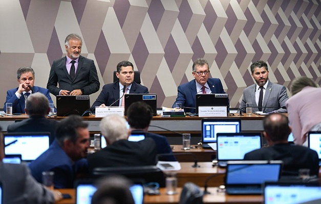 CCJ do Senado aprova PEC que criminaliza porte de drogas