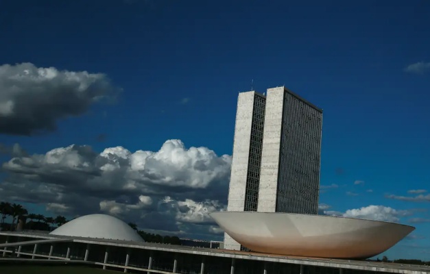 CCJ do Senado aprova relatório que regulamenta reforma tributária