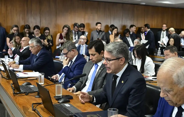 CCJ do Senado rejeita PEC da Blindagem por unanimidade