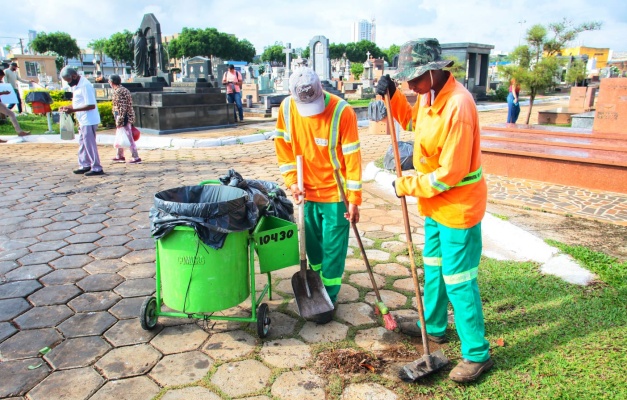 Cemitérios municipais recebem serviços de limpeza e manutenção em Goiânia