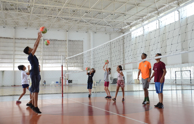 Centro de Excelência do Esporte oferece aulas de futsal, basquete e vôlei