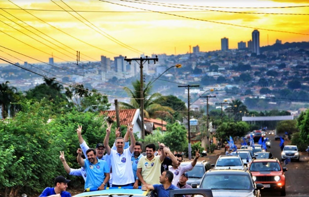 Cerca de mil carros encerram carreata de Zé Eliton em Jataí 