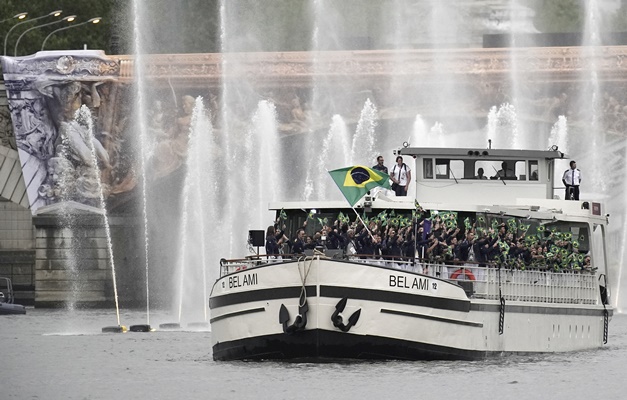 Cerimônia nas margens do Rio Sena dá início aos Jogos Olímpicos de Paris