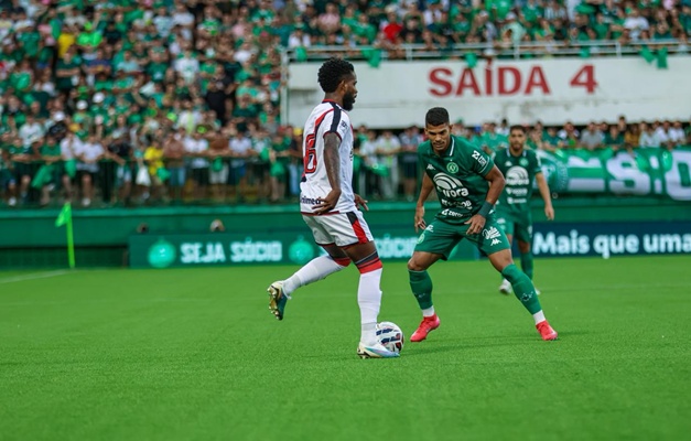 Chapecoense vence o Atlético-GO por 1 a 0 e conquista acesso
