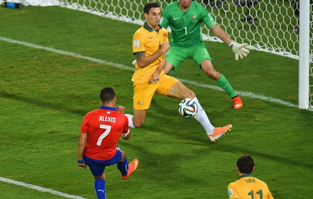 Chile começa bem, mas sofre para derrotar a Austrália por 3 a 1