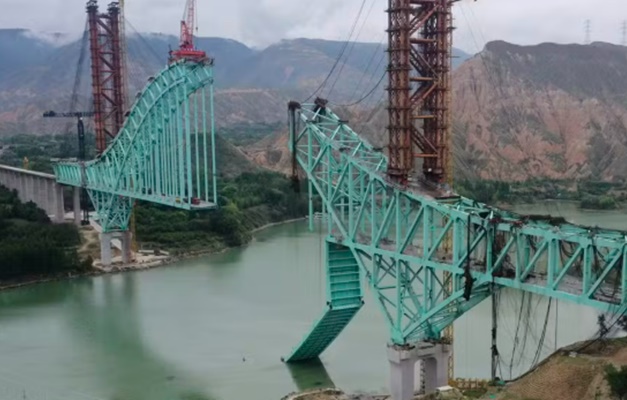 China: desabamento de ponte mata pelo menos 12 operários na província de Qinghai