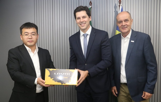 Chinesa Weichai anuncia investimento de R$ 100 milhões em Itumbiara