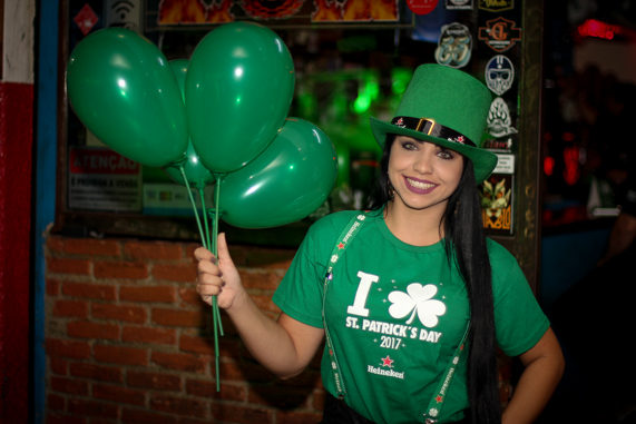 Chopp verde e brindes marcam o St. Patrick's Day no Kuka Bar; confira