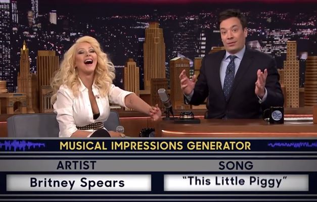 Christina Aguilera imita Shakira e Britney no programa de Jimmy Fallon