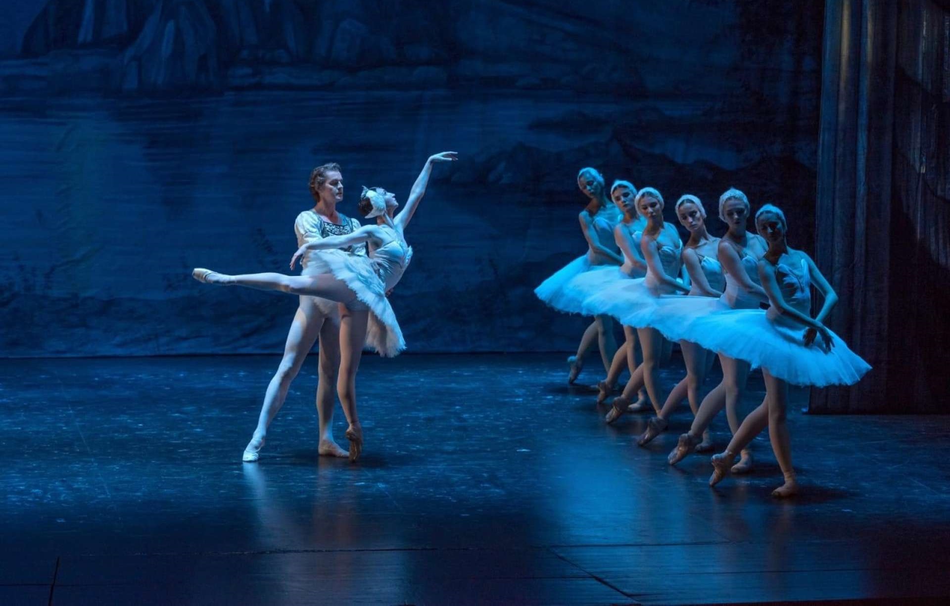 Cia de balé de St. Petersburg apresenta “O Lago Dos Cisnes" em Goiânia