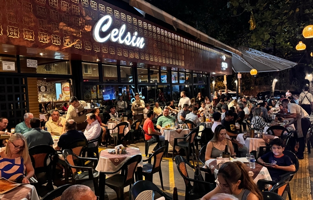 Cinco bares na região central para beber uma gelada e matar o calor