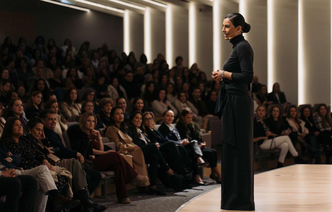 Cíntia Chagas abordará comunicação e elegância durante palestra em Goiânia