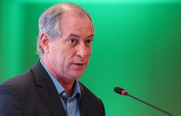 Ciro diz que Lula n o tem escr pulo um encantador de serpentes