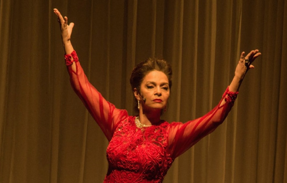 Cláudia Ohana estrela “Parabéns, Sr. Presidente” no Teatro Sesi em Goiânia