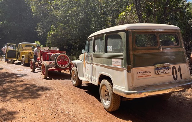 Clube do Veículo Antigo de Goiás faz viagem pelo Caminho de Cora Coralina
