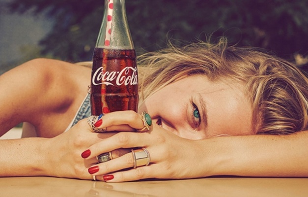 Coca-Cola apresenta novo slogan e campanha global de marca única