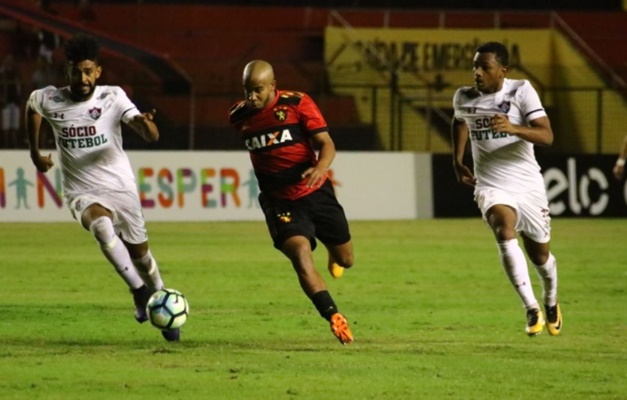 Com Abel no banco, Fluminense desperdiça vantagem e empata com Sport no Recife
