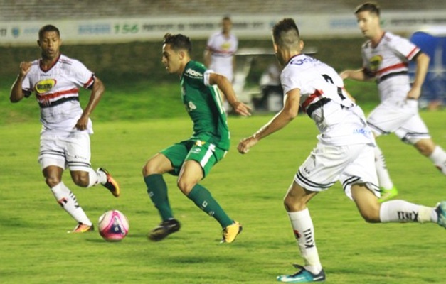 Com atacante expulso, Goiás empata com o Anápolis em 1 a 1 