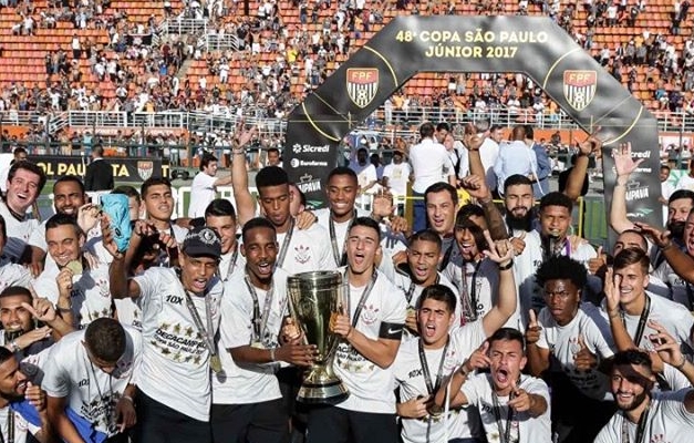 Com emoção até o fim, Corinthians vence Batatais e leva seu 10º título da Copinha
