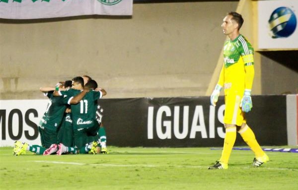 Com gol de Bruno Henrique, Goiás vence Palmeiras e deixa Z-4