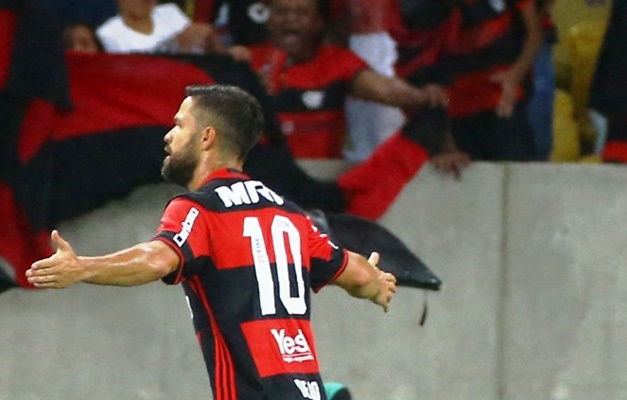Com gol de Diego, Flamengo derrota o Botafogo e vai à final da Copa do Brasil