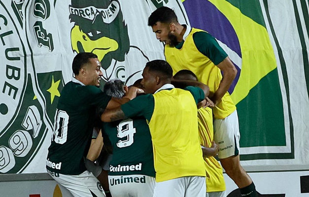 Com gol de Juninho, Goiás vence o Anápolis e assume a liderança do Goianão