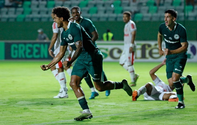 Com gols de Baya e Cristiano, Goiás vence União-MT e vai às quartas de final