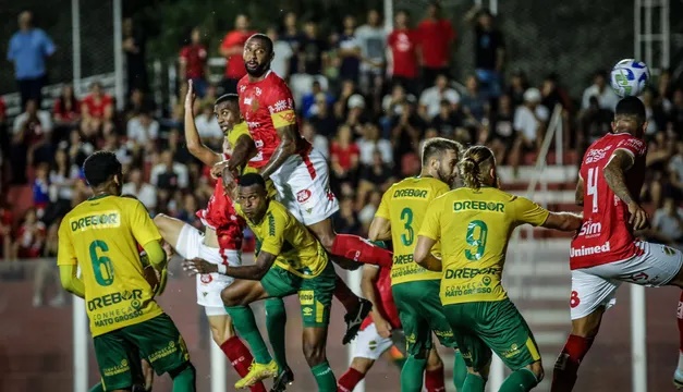 Com gols de Marllon e Pitta, Cuiabá bate Vila e abre vantagem na Copa Verde