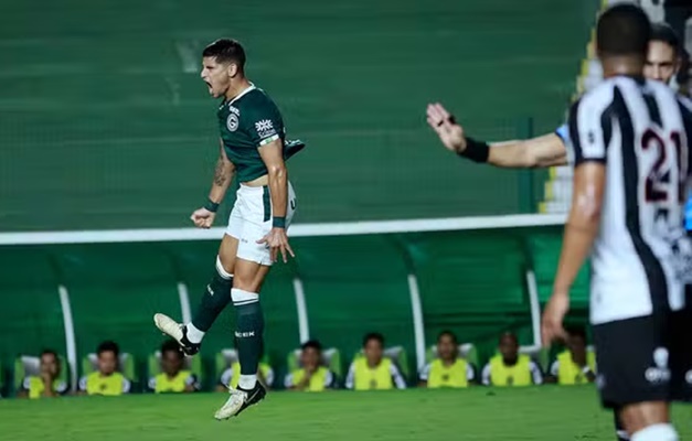 Com gols de Rodrigo Andrade e Barceló, Goiás bate o Goiânia na Serrinha